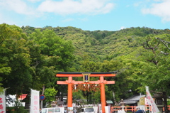 松尾山 緑の麓 大社あり