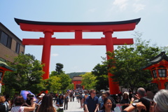 まず撮影 参道入り口 人だかり
