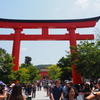 まず撮影 参道入り口 人だかり