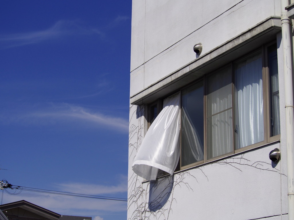 窓開けば 北から南 秋の風