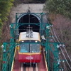 ケーブルカー トンネル抜けて 降下中