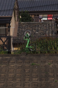 自転車の 手頃の保管 手すり掛け