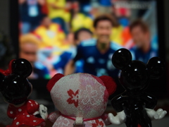 人形もサッカー応援出足良し