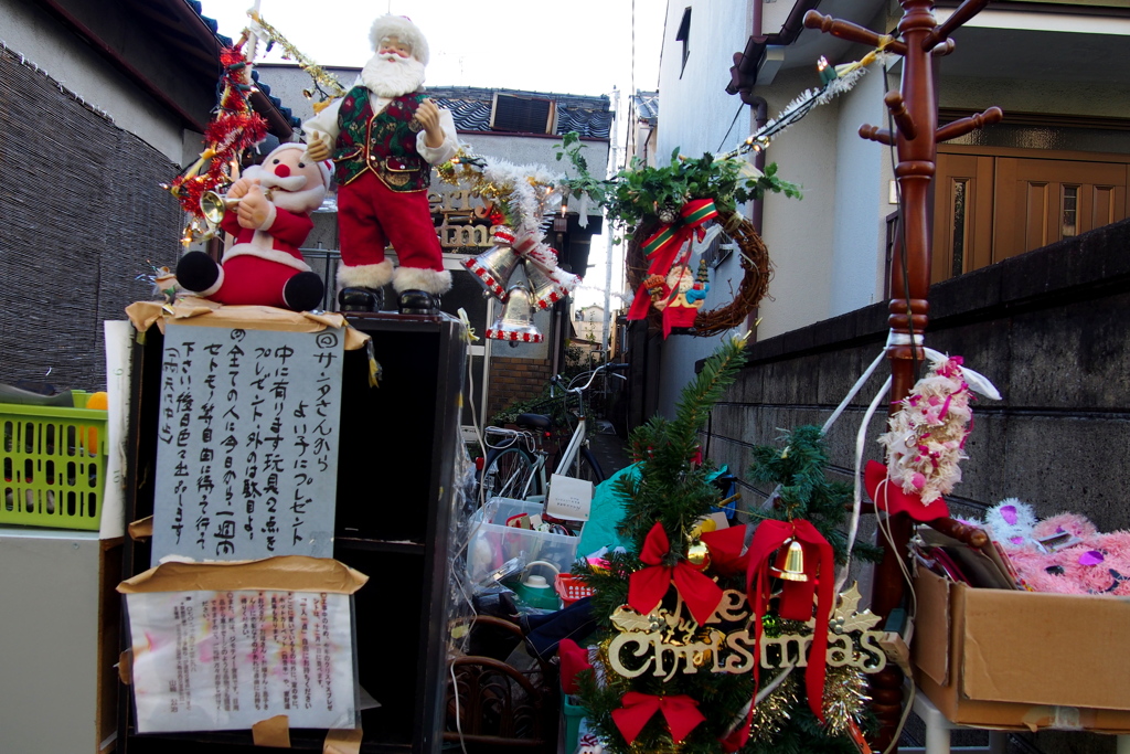 施しの ガレージ開放 クリスマス