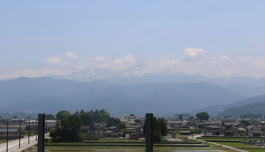 黒部宇奈月温泉駅からの北アルプス連峰