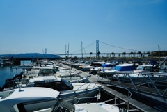 マリーナと海峡大橋