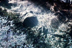 煌めく流れに