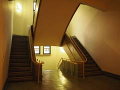 レトロビルの階段