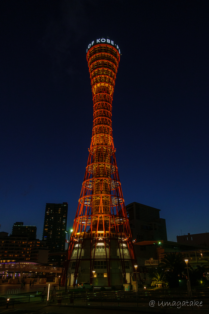 そびえる