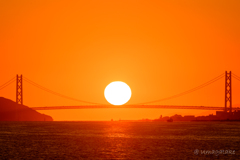 The sun on the Akashi Bridge