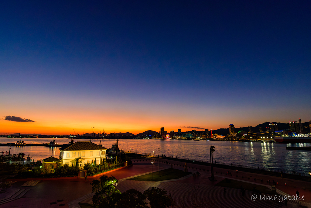 みなと街のブルーアワー