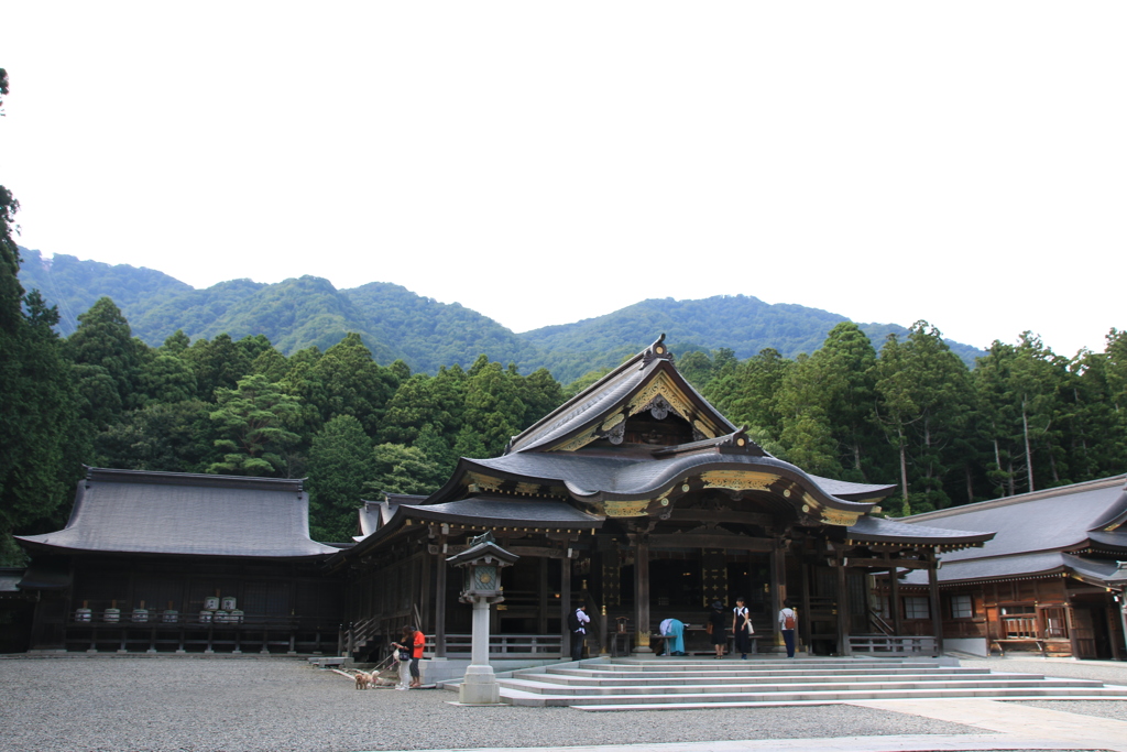 彌彦神社