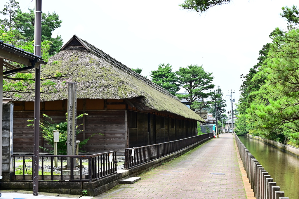 DSC_0239 茅葺の長屋