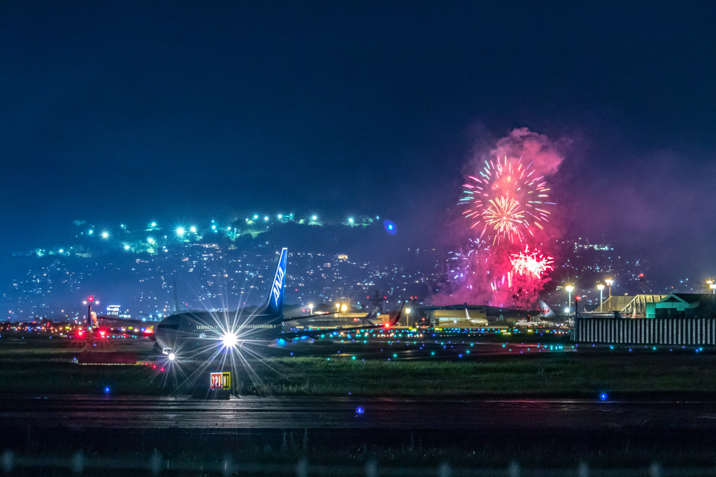 飛行機with花火 1 By ソロモン 初心者 Id 写真共有サイト Photohito