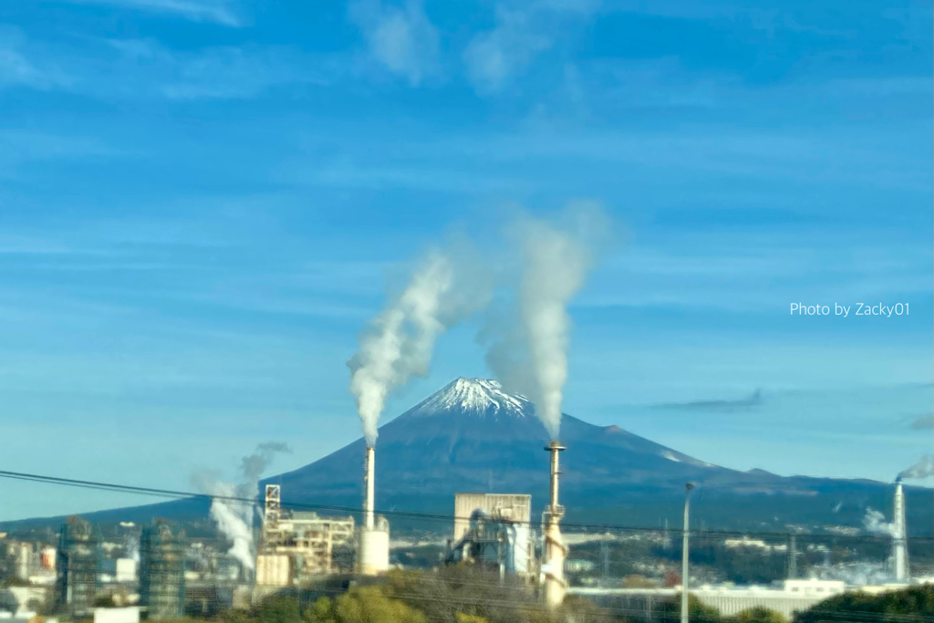 新幹線の車窓から見た富士山