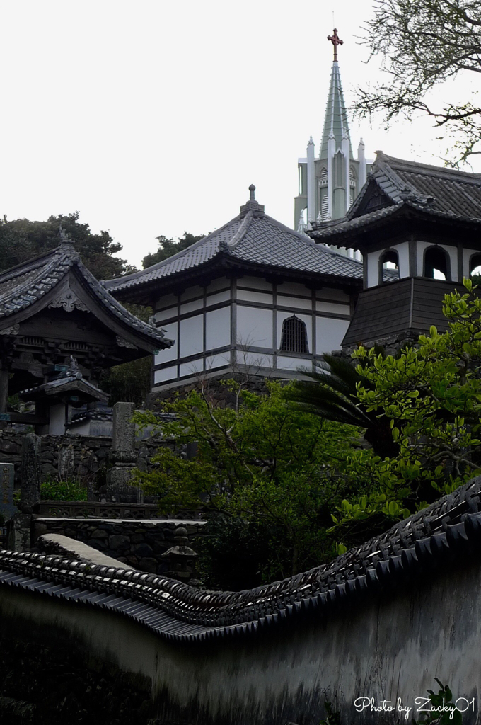 寺院と教会の見える風景