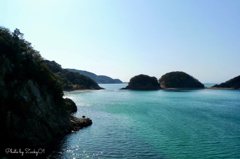 青い海と丸い島