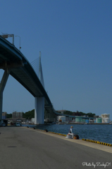 博多港に架かる斜張橋