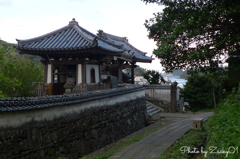 海を望む寺院