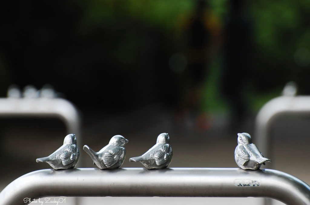 Metallic bird