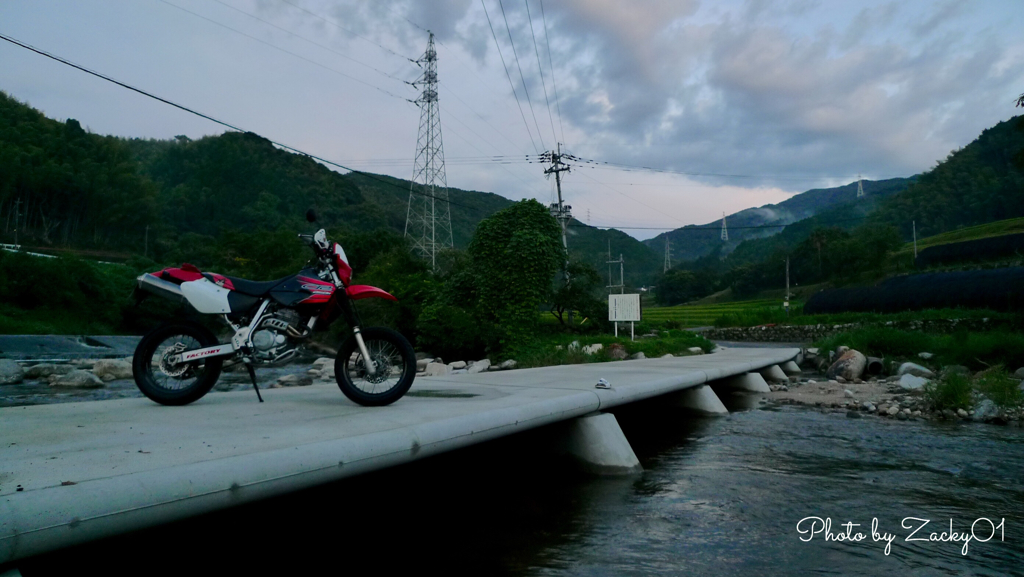山へ続く道