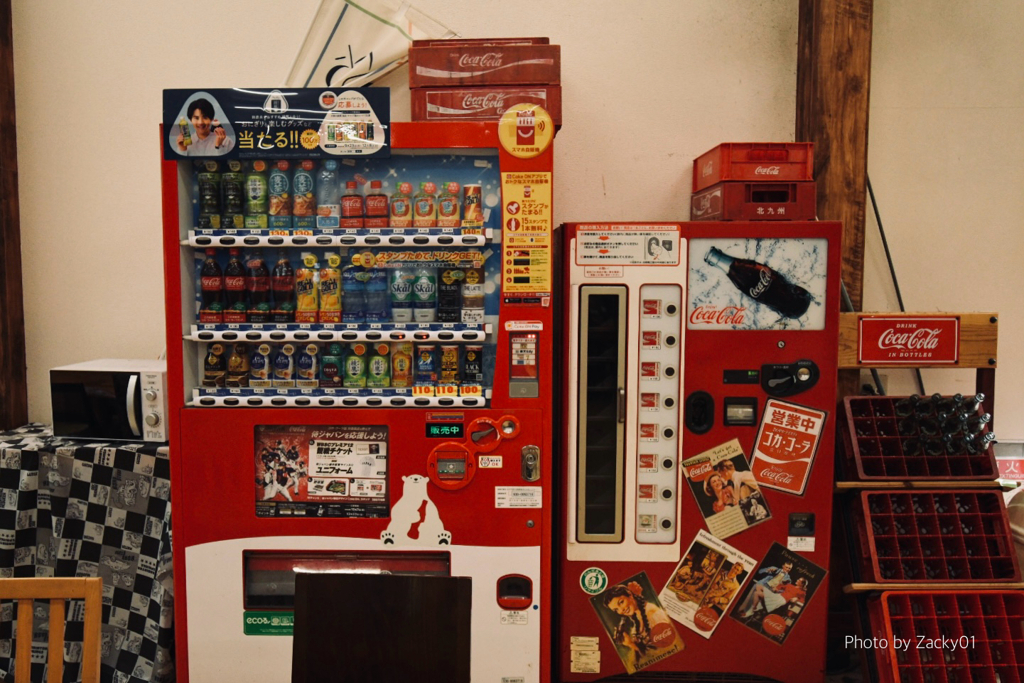 瓶入りコーラの自販機