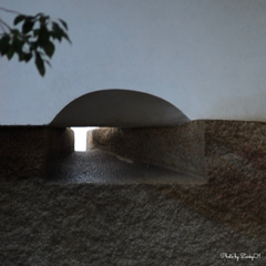 向こう側に見えるのは