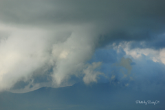 空から雲の手が