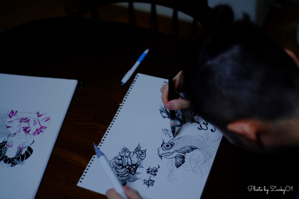 絵を描いている息子