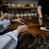 烏龍茶のテイスティング風景