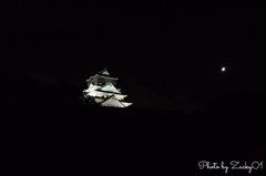 月夜に浮かぶ大阪城