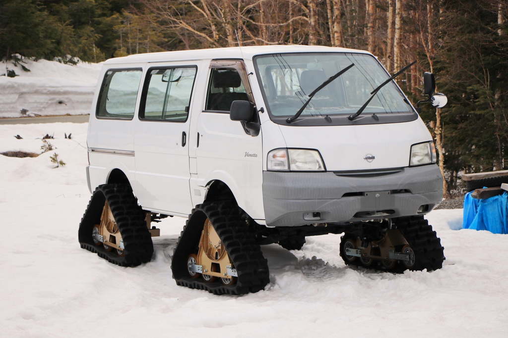 冬の高級車 (白駒池)
