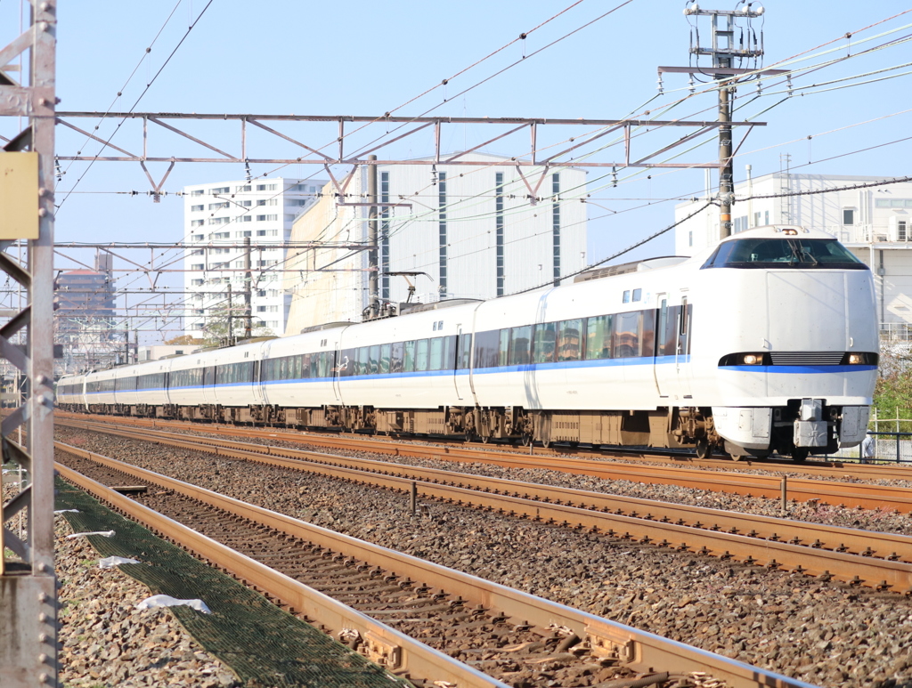683系