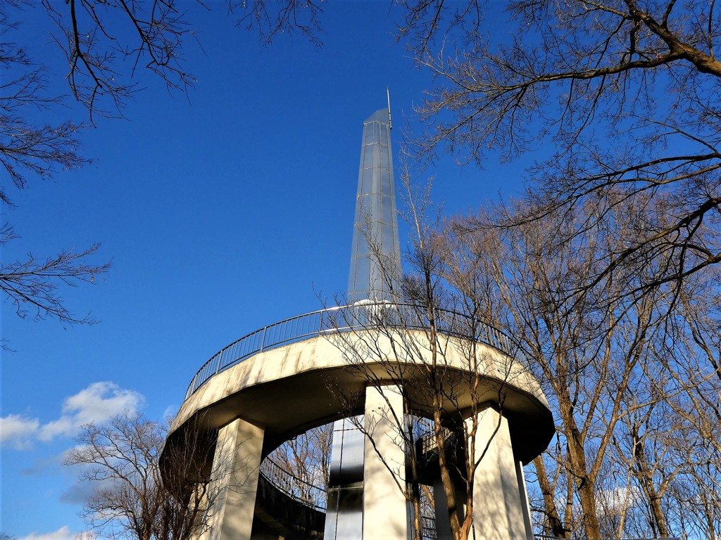 とある公園の塔