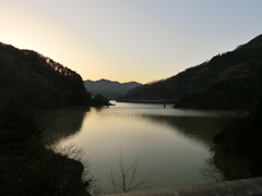 丹沢湖の夜明け