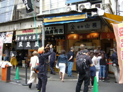 築地場外市場にて