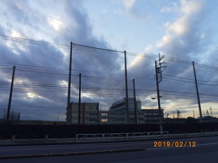 不穏な空