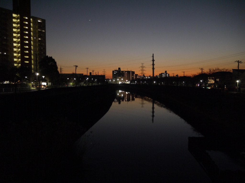 夕暮れと水面