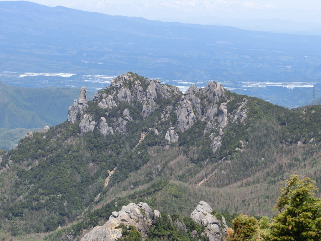 金峰山登山道からの瑞牆山