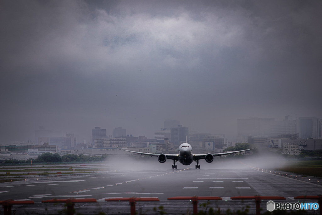 雨の離陸