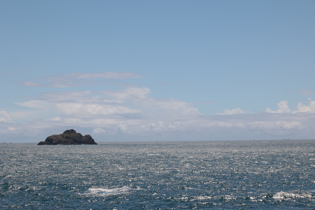 空と海と孤島