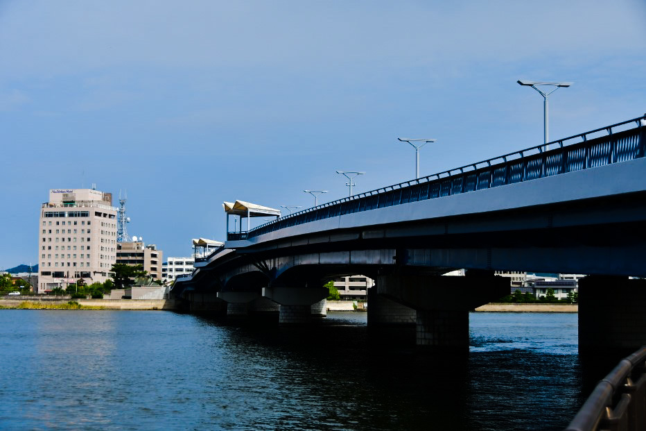 青い橋