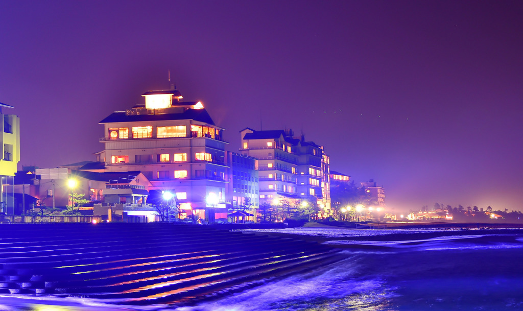 温泉街の夜 2