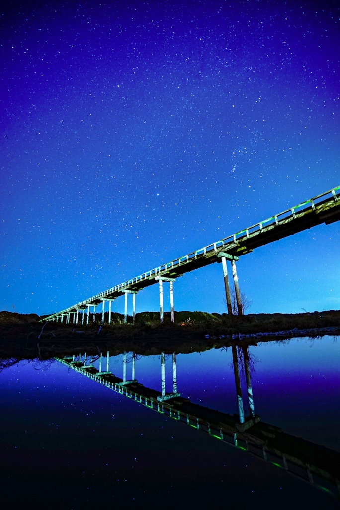 冬の夜空の蓬莱橋