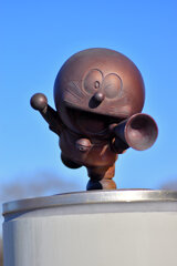 等々力陸上競技場で　ドラエモンケのブロンズ像　１