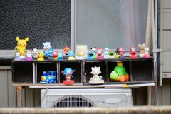 近所のアパートで子供好きのお爺さんが飾っております(∩.∩）