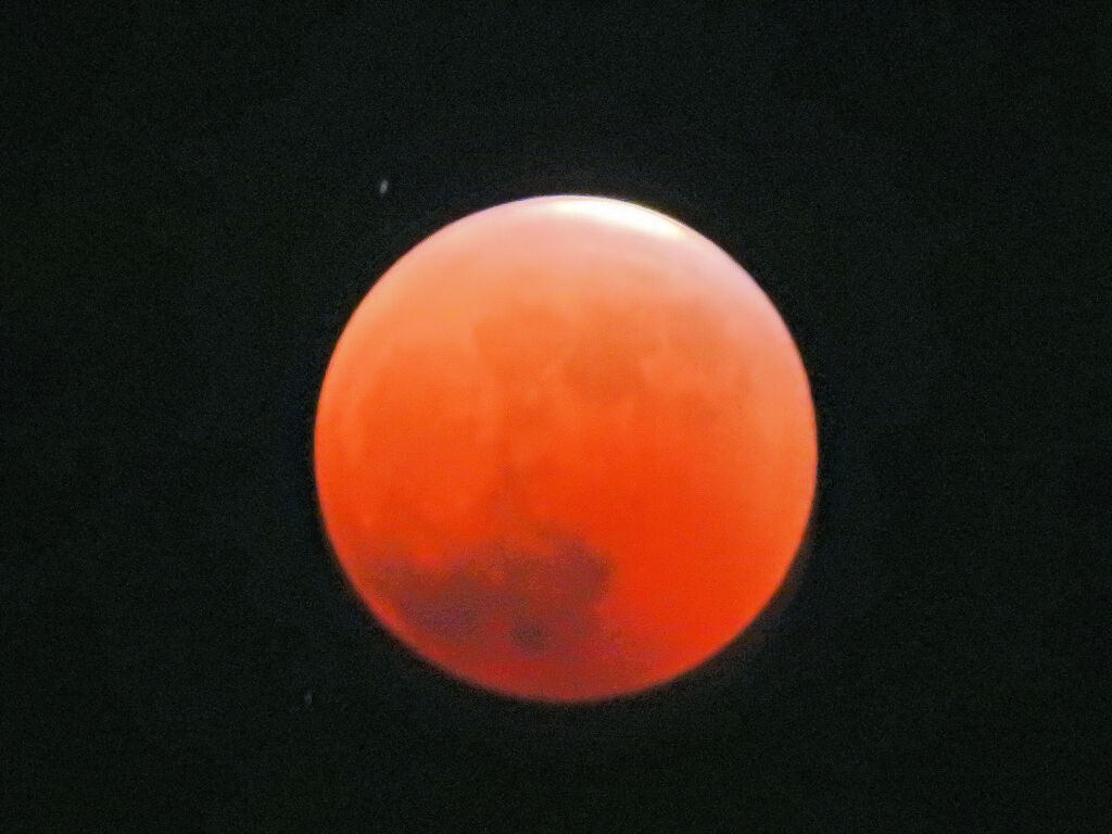 皆既月食　2022:11:08 19:15:33