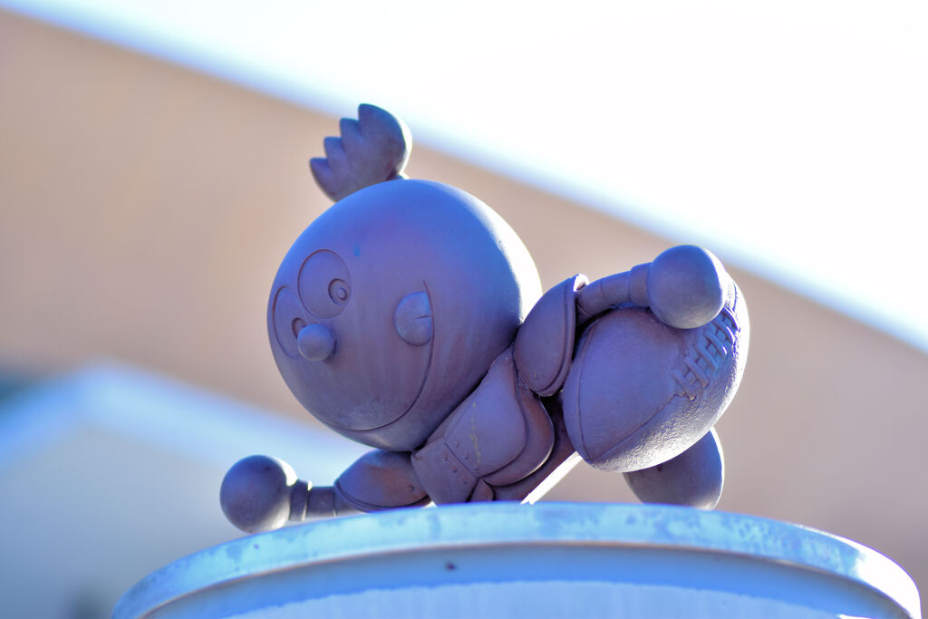 等々力陸上競技場で　コロスケのブロンズ像　２