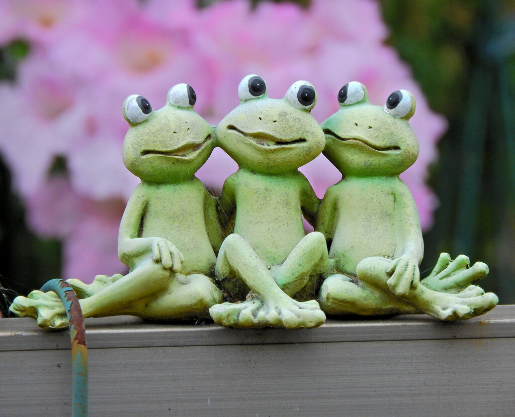 蛙の置物　９