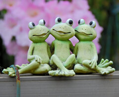 蛙の置物　９